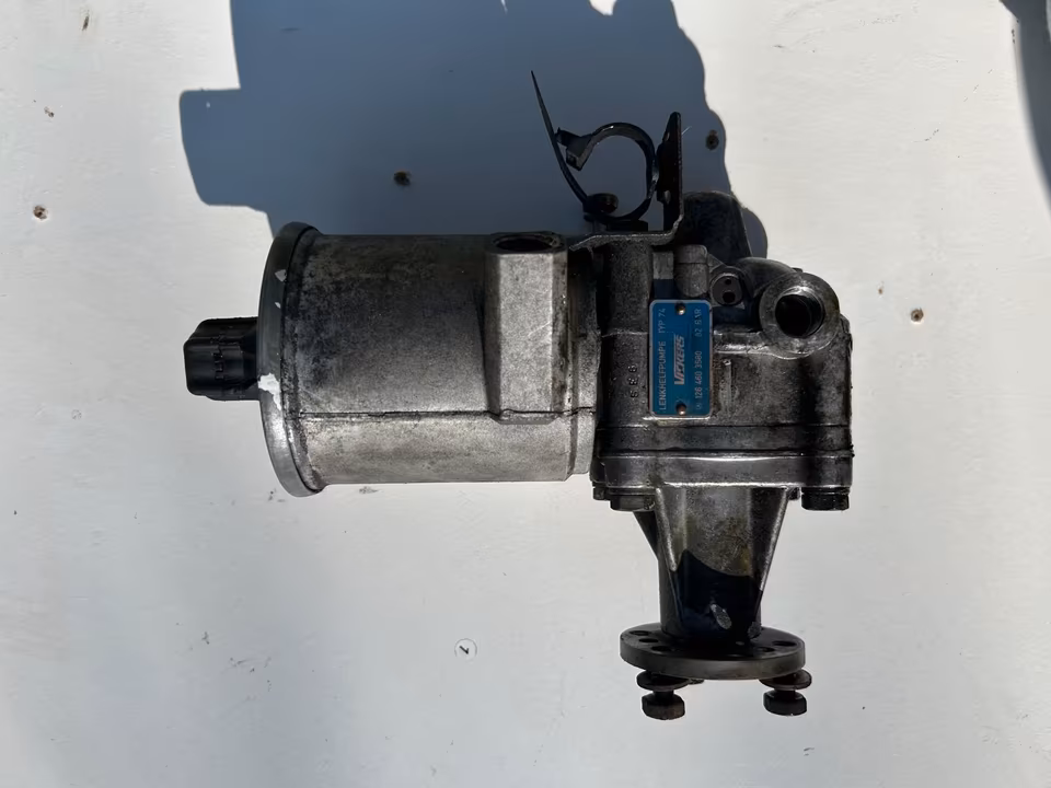 Lenkhilfepumpe (Servopumpe) mit Halter